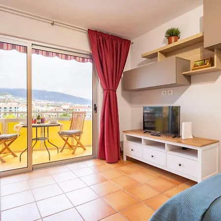Апартаменты Salamander Vacational With Balcony And Fantastic Views